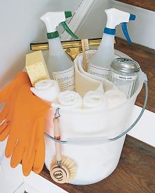 20 Years of Cleaning Tips: Scrub Your Way to a Gleaming Home - Martha Stewart Home & Garden Putz Hacks, Cleaning Buckets, Organisation Hacks, Bathroom Cleaning Hacks, Household Cleaning Tips, Diy Cleaners, Cleaning Recipes, Cleaners Homemade, Bathroom Cleaning