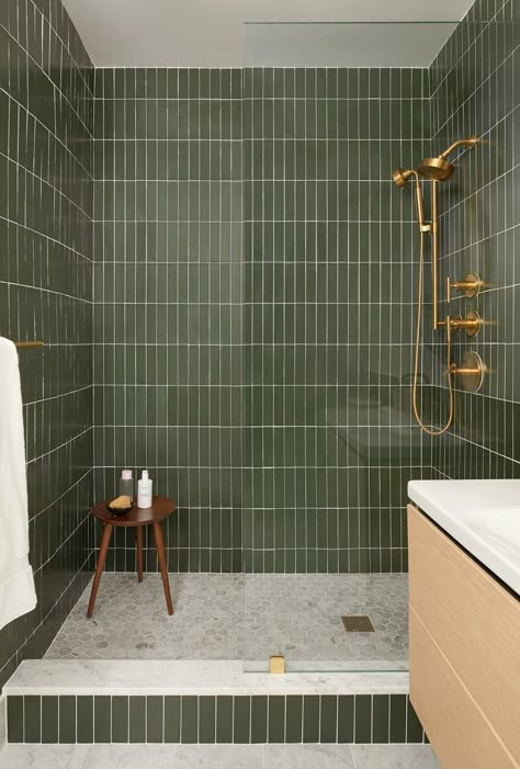 Bathrooms Green, Drømme Bad, Design Interior Baie, Green Subway Tile, Tile Renovation, Fireclay Tile, Bad Inspiration, Decor Baie, Subway Tiles