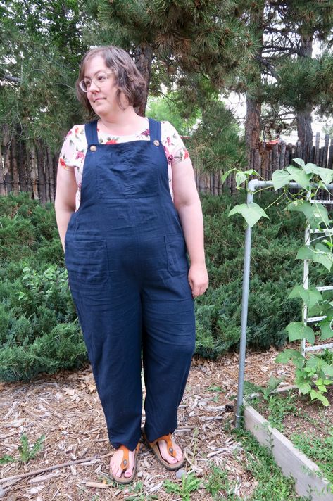 Yanta Overalls, Plus Size Overalls Outfit, Diy Overalls, Helens Closet, Gardening Overalls, Linen Overalls, Loose Fitting Pants, Overalls Outfit, Dress Patterns Free