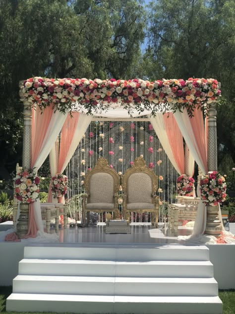 Vidhi Mandap, Mandap Ideas, Shaadi Decor, Hindu Wedding Decorations, Indoor Wedding Decorations, Indian Wedding Decorations Receptions, Mandap Decoration, Engagement Stage, Engagement Stage Decoration