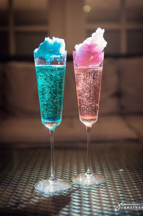 signature drink For wedding reception Cotton Candy Drinks, Cotton Candy Wedding, Colorful Drinks, Candy Drinks, Reception Food, Wedding Reception Food, Fancy Drinks, Pretty Drinks, Wedding Drink