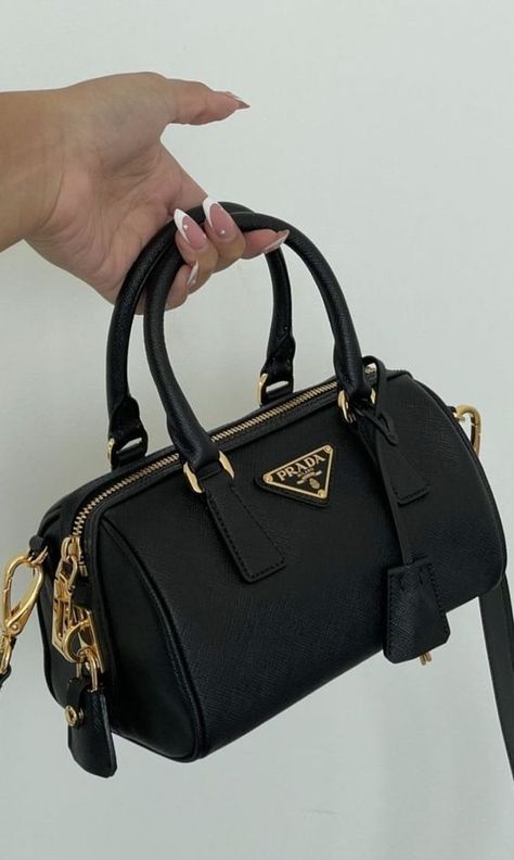 #follow #bags #handbags #purses #fashion #style #blogging #blogger #blog #designer #prada Guess Bags Aesthetic, Expensive Bag, My Style Bags, Dream Bags, Trendy Purses, Luxury Bags Collection, Handbag Essentials, Girly Bags, Luxury Purses