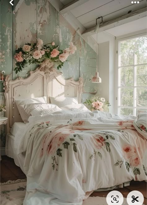 French Shabby Chic Bedrooms Vintage, Shabby Chic Bedrooms Romantic, Garden Bedroom Ideas, Vintage Shabby Chic Bedroom, Shabby Chic Headboard, Cottagecore Inspiration, Shabby Chic Romantic Bedroom, Country Cottage Bedroom, Country Cottage Farmhouse