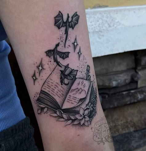 Reading Tattoo, Witchcraft Tattoos, Wiccan Tattoos, Bookish Tattoos, Witch Tattoo, Fantasy Tattoos, Tattoos For Lovers, Ring Tattoos, Tattoo Design Book