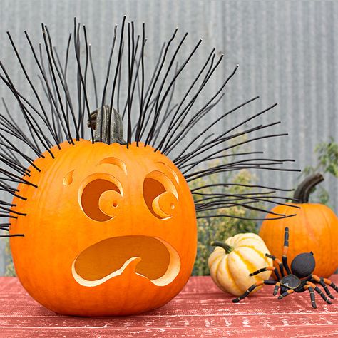 This is a great idea for turning any pumpkin into a funny scaredy pumpkin! Here is a list of more pumpkin decorating ideas that toddlers, preschoolers and kids of all ages can create! Snack Halloween, Unique Pumpkin Carving Ideas, Moldes Halloween, Strašidelný Halloween, Dekorasi Halloween, Creative Pumpkin Carving, Amazing Pumpkin Carving, Pumpkin Carving Designs, Casa Halloween