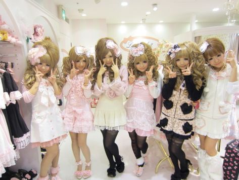 Gyaru Kei, Agejo Gyaru, Gyaru Makeup, Kei Visual, Hime Gyaru, Gyaru Fashion, Japanese Street, Clip In Extensions, Beauty Standards