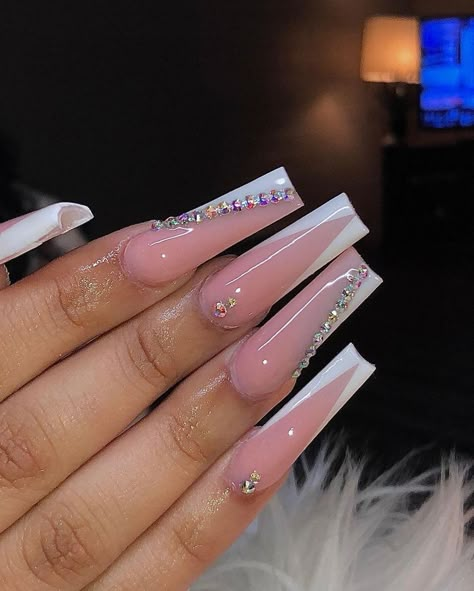 Nails Idea Medium, Nails With Rhinestones Medium, Acrylic Long Nails Designs, Baddie Nails With Rhinestones, Birthday Nails Rhinestones, Long Acrylic Designs, Pink Base Nails, Nail Designs Baddie, Long Pink Acrylic Nails