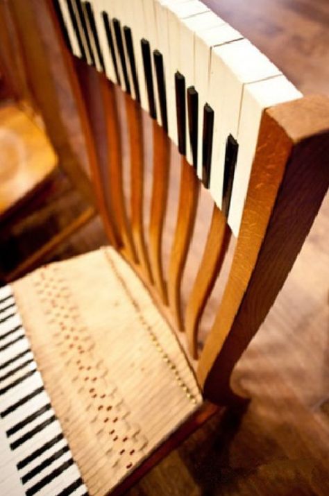 Top 10 Ways to Reuse and Repurpose Piano Keys Piano Crafts, Piano Decor, Piano Parts, Piano Art, Piano Studio, Old Pianos, Piano Bar, Piano Key, Piano Room