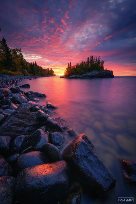 Colorful sunrise of lake superior, minnesota Mn North Shore, Minnesota Nature, Photography Vision Board, Lake Vibes, Nature Reference, Nature Tattoo Sleeve, Pictured Rocks, Landscape Art Quilts, Grand Marais