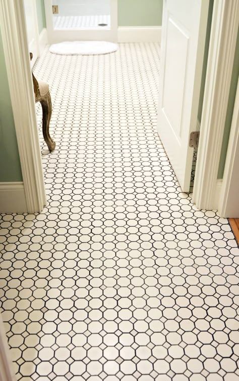 Mosaic Bathroom Floor, Classic Bathroom Tile, Bathroom Floor Tile Ideas, Floor Tile Ideas, Tile Decoration, Restroom Remodel, Patterned Bathroom Tiles, Vintage Style Bathroom, Bathroom Floor Tile