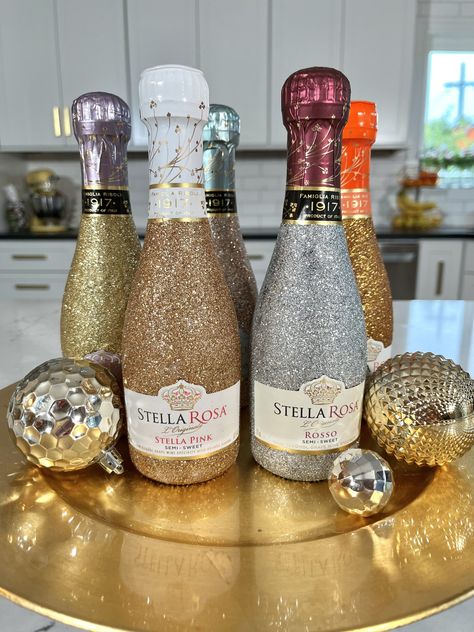 How to Glitter Wine Bottles with Mod Podge - CATHIE FILIAN's Handmade Happy Hour Sparkle Bottles Diy, How To Decorate Liquor Bottles, Bling Wine Bottle Diy, Crafts With Alcohol Bottles, Glitter Cups Diy, Diy Bedazzled Bottle, Bling Bottles Liquor Diy Rhinestone, Decorated Prosecco Bottle, How To Glitter Alcohol Bottles