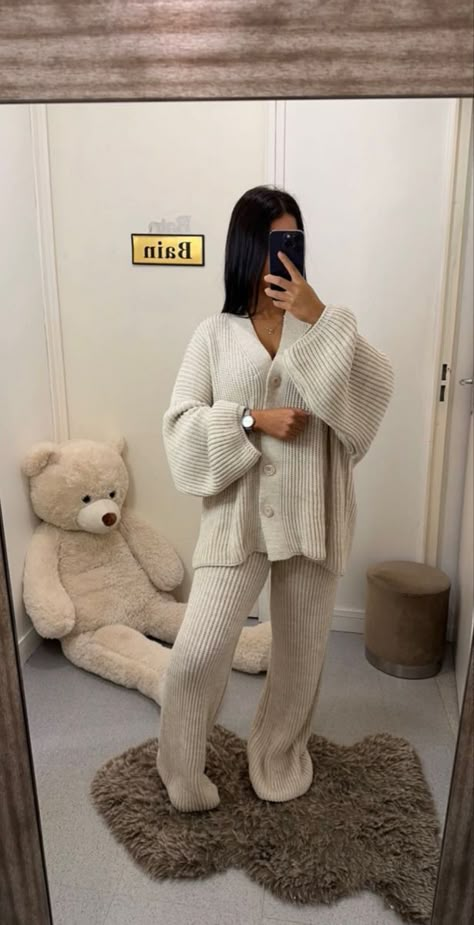 Chique Outfit, Mode Zara, Cold Outfits, Zara Fashion, Cute Comfy Outfits, Fashion Mistakes, Cozy Outfit, Baddie Outfits Casual, Cute Simple Outfits