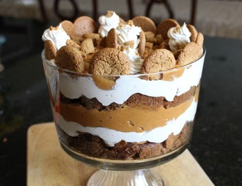 Holiday Pumpkin Gingerbread Trifle – A Simple Holiday Dessert Recipe for Christmas Gingerbread Trifle, Holiday Dessert Recipes Easy, Pumpkin Gingerbread, Brownie Trifle, Easy Holiday Desserts, Chocolate Trifle, Party Food Dessert, Holiday Dessert Recipes, Trifle Recipe