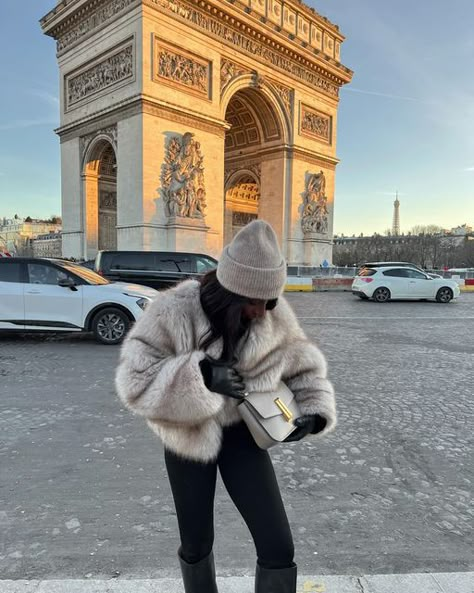 Aïda BADJI 아이다 on Instagram: "Winter days in Paris ❄️

Faux fur Coat @mango (last year co)
📷 by my talented cousin @mamy_wt 🤍" Mango Fur Coat, Zara Winter Outfit, Paris Outfits Winter, Mango Faux Fur Coat, Faux Fur Coat Outfit, Faux Fur Coats Outfit, Fur Jacket Outfit, Zara Winter, Fur Coat Outfit