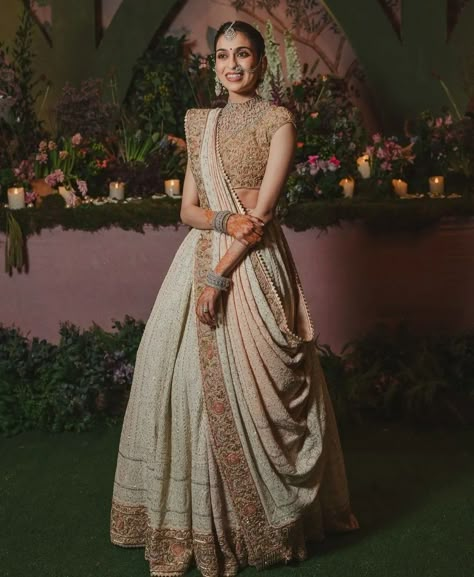 Dupatta Draping Style, Dupatta Draping Styles, Dupatta Draping, Engagement Lehenga, India Live, Simple Lehenga, Indian Outfits Lehenga, Wedding Lehenga Designs, Lehenga Designs Simple