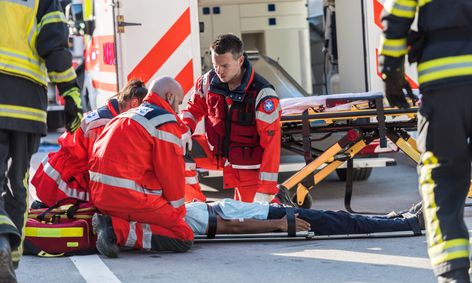 10 Best Emergency Medical Technician (EMT) Courses in India Emt Training, Paramedical Courses, Best Career, Emt Paramedic, Emergency Medical Technician, Medical Technician, Medical Photos, Technology Photos, Medical Careers