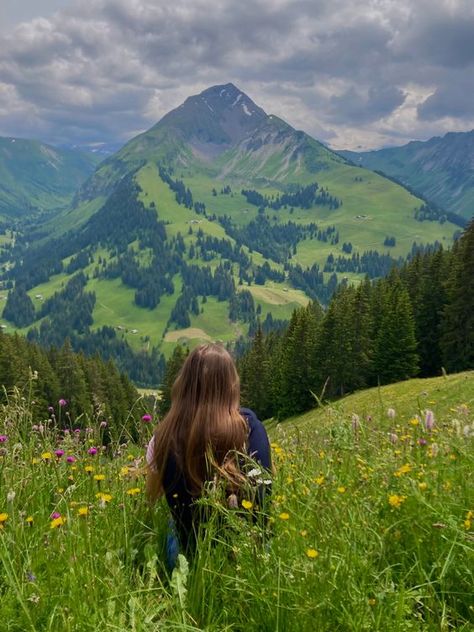 Mountains Aesthetic, Mountain Girl, Pretty Landscapes, Summer Dream, Nature Aesthetic, Pretty Places, Travel Aesthetic, Dream Vacations, Travel Dreams