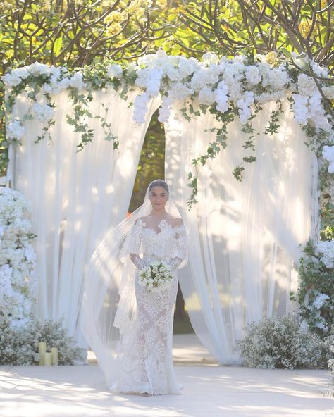 Maja and Rambo's Wedding Reflects Their Love For Nature Brown Tulle Dress, Maja Salvador, Second Chance At Love, Love For Nature, White Floral Arrangements, Nikah Dress, Dress Couture, December Wedding, Dress Idea