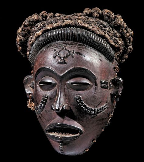 A Chokwe Mask National Clothes, Afrikaanse Kunst, Central Africa, Art Ancien, African Masks, Zambia, Made Of Wood, African Art, Face Mask