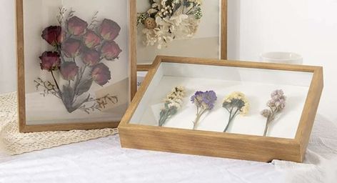 Dried Flower Display, Flower Display Stand, Flower Photo Frame, Dried Flowers Crafts, Framed Flowers, Dried Flowers Diy, Drying Roses, Diy Photo Frames, Diy Display