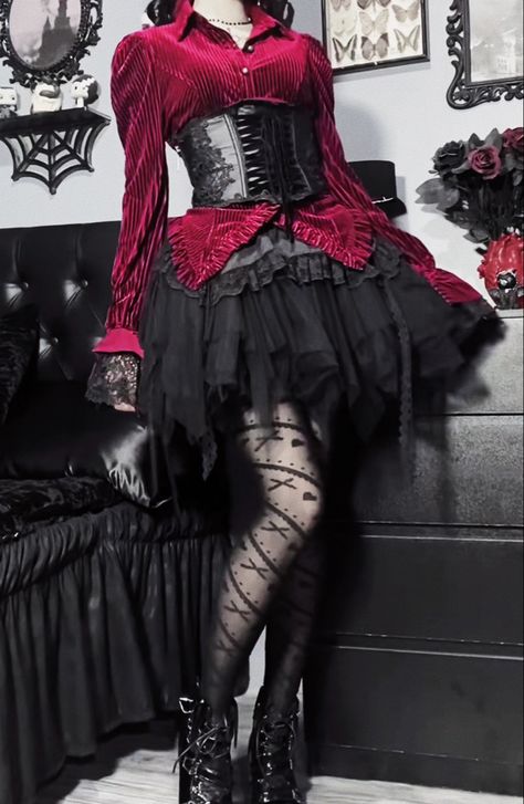 Gothic Gyaru, Goth Things, Goth Gf, Oc Outfits, Arte Punk, Red Lace Dress, Alt Fashion, Visual Kei, Red Lace