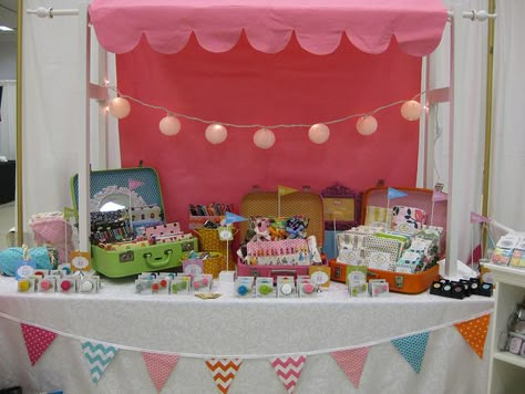 Swung craft show display by getswung, via Flickr Craft Stall Display, Craft Fair Table, Craft Show Booths, Stand Feria, Craft Show Booth, Handmade Jewelry Business, Booth Decor, Craft Fairs Booth, Art And Craft Shows