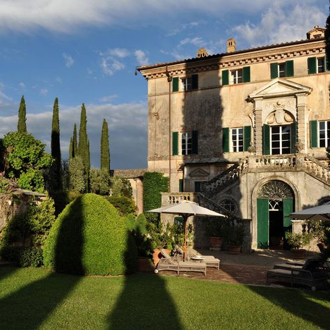 Mansion In Italy, Italy Mansion, Tuscany Italy Villa, Party Mansion, Exterior Aesthetic, Villa Cetinale, Italian Cottage, Italian Places, Italy Villa