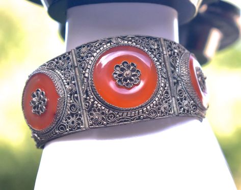 Chinese Export Intricate Scroll Work and Carnelian Bracelet Vintage - Etsy Carnelian Bracelet, Candy Necklaces, Scroll Work, Chinese Export, Cat Brooch, Bracelet Vintage, Vintage Bracelets, Unique Necklaces, White Metal