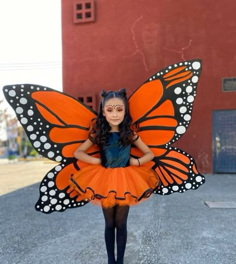 Capybara Costume For Human, Maskembal Ideas For Kids, Mariposa Costume, Butterfly Fancy Dress, All Black Halloween Costume, Black Dress Halloween Costume, Fancy Dress Costumes Kids, Obličejové Masky, Fancy Dress Ideas