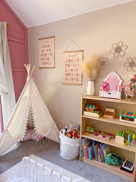 TODDLER GIRL BEDROOM IDEAS - Tanner Clemens Kids Room Inspo Girl, Little Kid Bedroom Ideas Girl, Baby Girl Toddler Room, Twin Bed Toddler Room, Girl Rooms Toddler, Toddler Girl Room Inspiration, Toddler Girl Montessori Bedroom, Simple Toddler Girl Room, Marceline Room