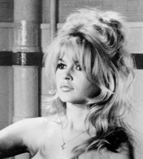 💋 Bun Hairstyles Women, Brigitte Bardot Hair, Bardot Hair, Bridgette Bardot, Beehive Hair, Wedge Hairstyles, Bridget Bardot, Bouffant Hair, Asymmetrical Hairstyles