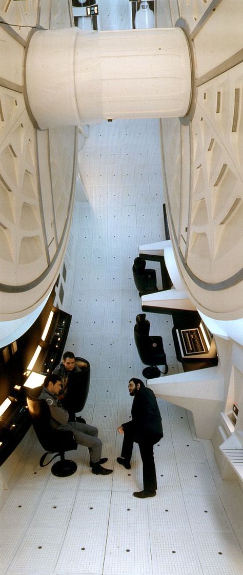 On the set of Kubrick's "2001- A Space Odyssey". The Shining Jack Nicholson, Francois Truffaut, Hotel Lobby Design, A Space Odyssey, 2001 A Space Odyssey, Septième Art, Kirk Douglas, I Love Cinema, Lobby Design