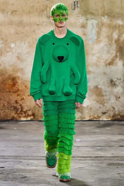 Walter Van Beirendonck Fall 2020 Menswear collection, runway looks, beauty, models, and reviews. Metaverse Fashion, Kitsch Fashion, Fashion For Work, Outrageous Fashion, Menswear Details, Runway Magazine, Walter Van Beirendonck, Menswear Runway, Jeff Koons