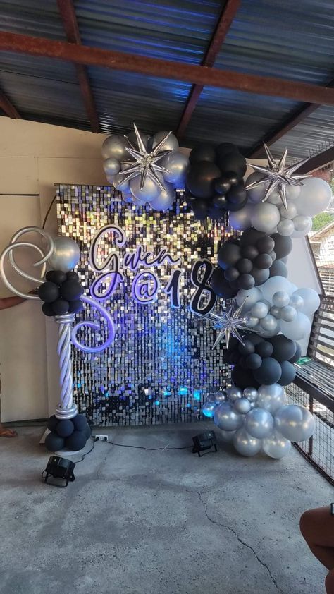 18th Birthday Decorations At Home, Wallpaper Decor Ideas, Shimmer Backdrop, Wallpaper Design Ideas, Bd Ideas, Birthday Decorations At Home, 18th Birthday Decorations, Party Hall, Birthday Inspo