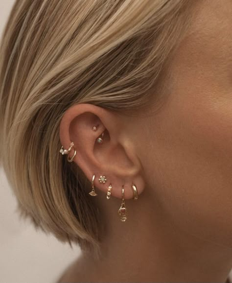 Constellation Piercings, Easy Hair Ideas, Earring Stacks, Unique Ear Piercings, Ear Peircings, Ear Piercings Chart, Types Of Ear Piercings, Pretty Ear Piercings, Hairstyles Trendy