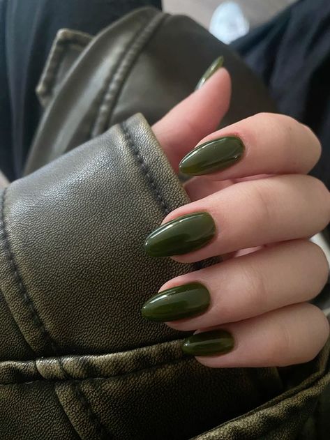 Short Almond Dark Green Nails, Almond Nails Olive Green, Green Nails Inspo Aesthetic, Nails 2024 Green, Green Nails 2024, Plain Green Nails, Almond Nails Dark Green, Dark Green Nails Almond, Dark Sage Green Nails