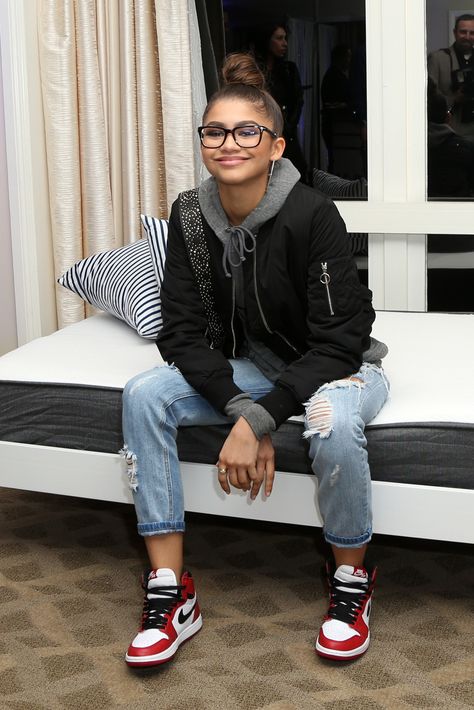 Jordan Outfits Womens, Mode Zendaya, Air Jordan 1 Outfit Women, Air Jordan Outfit, Tomboy Stil, Looks Adidas, Styling Jordans, Looks Hip Hop, Jordan 1 Outfit Women