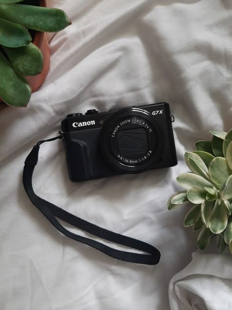 Small Camera Aesthetic, Canon G7x Mark Ii, Film Camera Photography, Camera Digital, Youtube Success, Small Camera, Vision Board Goals, Canon Powershot, Teen Life Hacks