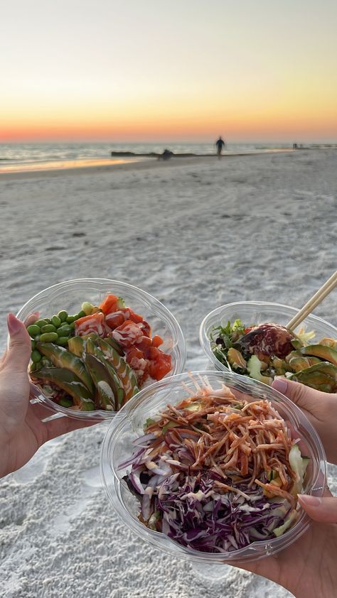 Poke Bowl Hawaii, Hawaii Poke Bowl, Poke Hawaii, Hawaii Photo Ideas, Vegan Salmon, Hawaii Restaurant, Hawaiian Poke Bowl, Bowl Lunch, Hawaiian Honeymoon