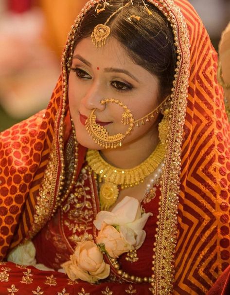 Garhwali Nath Designs Gold, Nathiya Bridal Gold Design, Nath Designs Gold Bridal, Nath Nose Ring Bridal Gold, Nath Bridal Gold, Nathiya Bridal Gold, Pahadi Nath Design, Gold Nathiya Design, Kumauni Bride