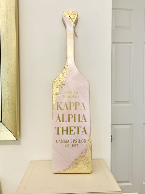 kappa alpha theta sorority paddle Paddle Sorority Big, Sorority Signs, Big Little Paddles, Sorority Socials, Kappa Delta Chi, Sigma Lambda Gamma, Big Little Canvas, Greek Paddles, Big Little Basket