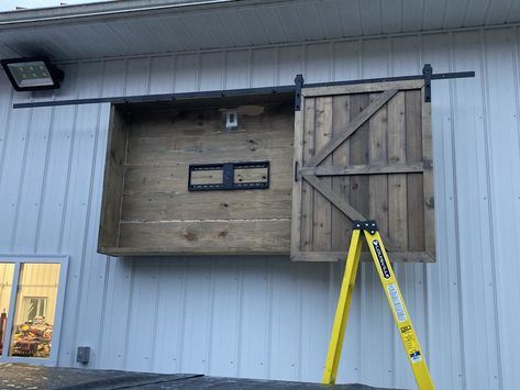 Cabinet Building Plans, Outdoor Tv Box, Cabinet With Barn Doors, Home Decor Christmas Ideas, Barn Doors Diy, Patio Tv, Outdoor Tv Enclosure, Cabinet Building, Outdoor Tv Cabinet