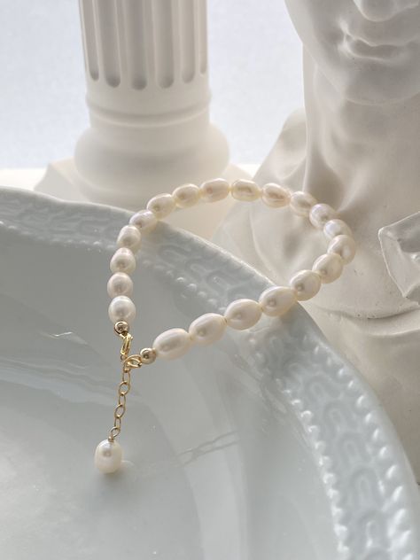 Made with genuine freshwater pearls, each pearl is carefully selected for its smooth surface, round shape, and lustrous shine. The pearls are strung together on a sturdy string to form a classic and timeless design that can be worn for any occasion. The bracelet is finished with a secure clasp and can be easily adjusted to fit most wrist sizes. Perfect for a bride or as a gift for a loved one, this white natural fresh pearl bracelet is a must-have addition to any jewelry collection. Pearls Jewelry Diy, Fresh Water Pearl Bracelet, Everyday Aesthetic, Freshwater Pearl Jewelry, Pearl Rings, Artisan Bracelets, Freshwater Pearl Bracelet, Pearl Design, Fresh Water Pearls