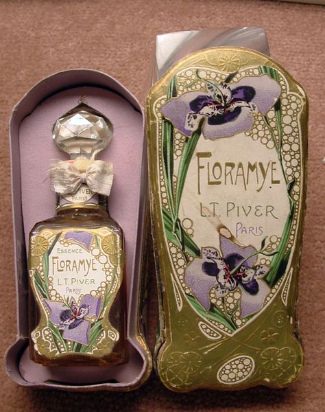 Early 1900'S Nouveau Floramye Perfume BY L T Piver Full Bottle BOX France Vintage Parfum, Etiquette Vintage, Pretty Perfume Bottles, Perfume Bottle Design, Beautiful Perfume Bottle, Antique Perfume Bottles, Vintage Packaging, Bottle Box, Vintage Cosmetics