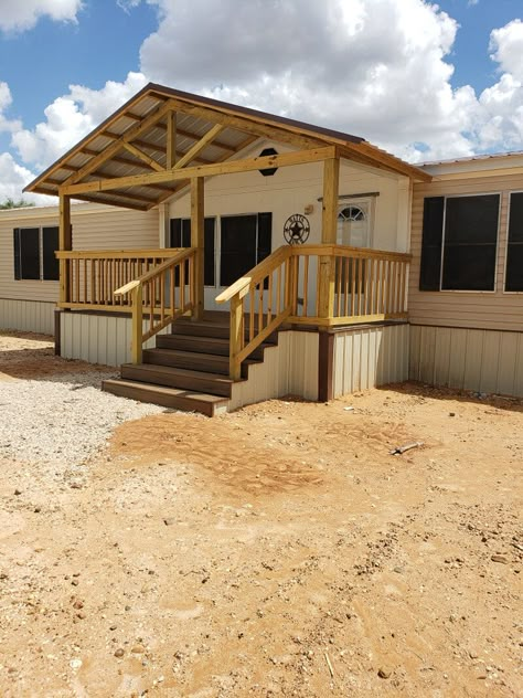 Mobile Home Porches, Manufactured Home Porch, Mobile Home Front Porch, Sas Entree, Mobile Home Exteriors, Mobile Home Renovations, Single Wide Mobile Homes, Manufactured Home Remodel, House Front Porch