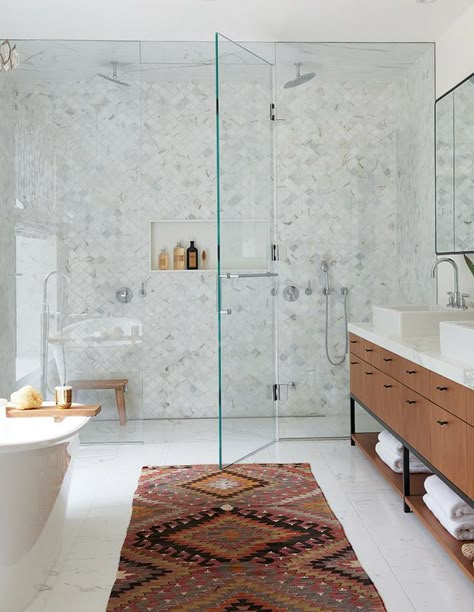 This Contemporary Home Masters The Global Look Bathroom Design Trends, Bad Inspiration, Bathroom Trends, Bad Design, Natural Home Decor, Bathroom Renos, Cool Ideas, Shower Door, Glass Shower