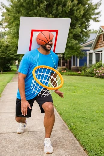 21 Creative DIY Halloween Costume Ideas | 320 * Sycamore Diy Basketball Costume, Funny Boy Halloween Costumes, Inexpensive Diy Halloween Costumes, Boys Costume Ideas, Funny Diy Costumes, Halloween Costumes Homemade, Halloween Costumes Pictures, Creative Costume Ideas, Creative Halloween Costumes Diy