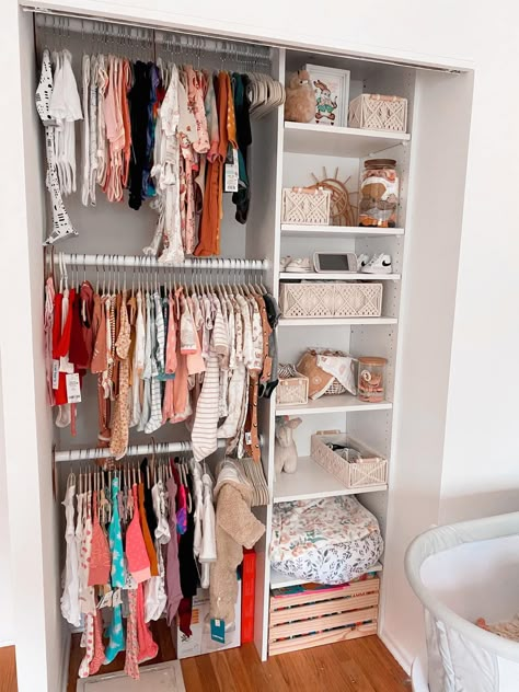 Closet Organization Ideas Nursery, Baby Closet Shelves, Baby Girl Closet Ideas, Nursery Room Closet Ideas, Nursery Closet No Doors, Small Baby Closet Ideas, Nursery Closet Diy, Nursery Small Closet Organization, Small Closet Nursery Organization