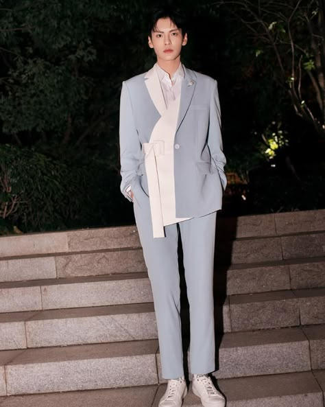 Prom Suits Unique, Garden Party Outfits, Japan Uniform, Korean Suit, Fashion Sketches Men, Lady Suit, Bi Wenjun, Fashion Models Men, Stylish Mens Suits