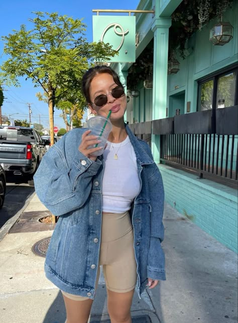 La Style Outfits, Los Angeles Aesthetic Outfit, Naomi Genes, Los Angeles Street Style, Biker Shorts Outfits, La Outfit, Outfits Los Angeles, Biker Shorts Outfit, La Outfits